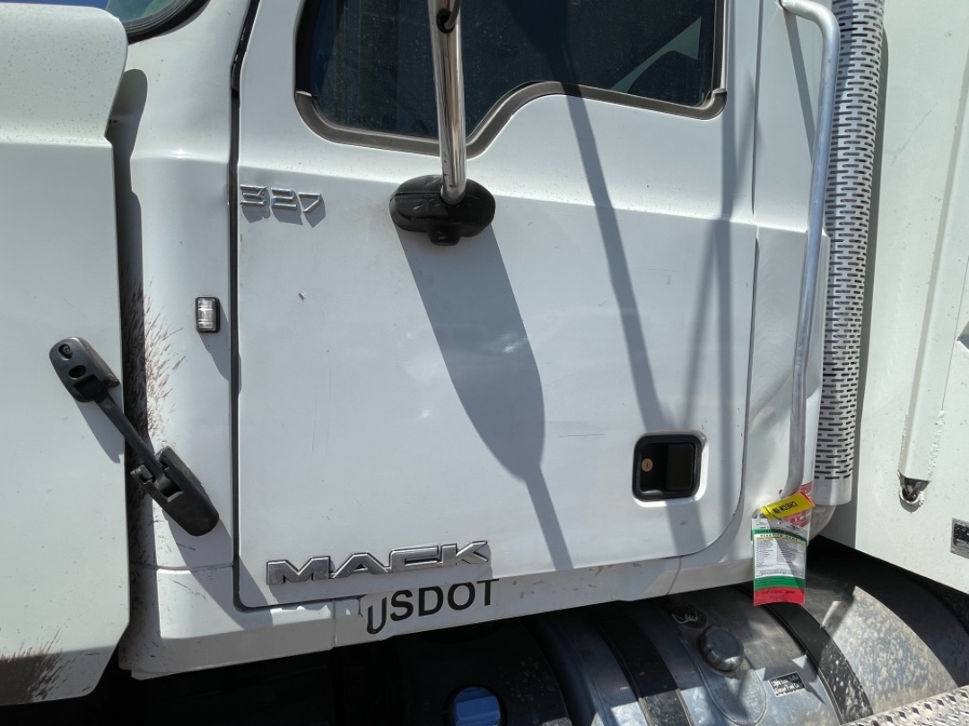 2015 MACK PINNACLE CHU613 - Image 10